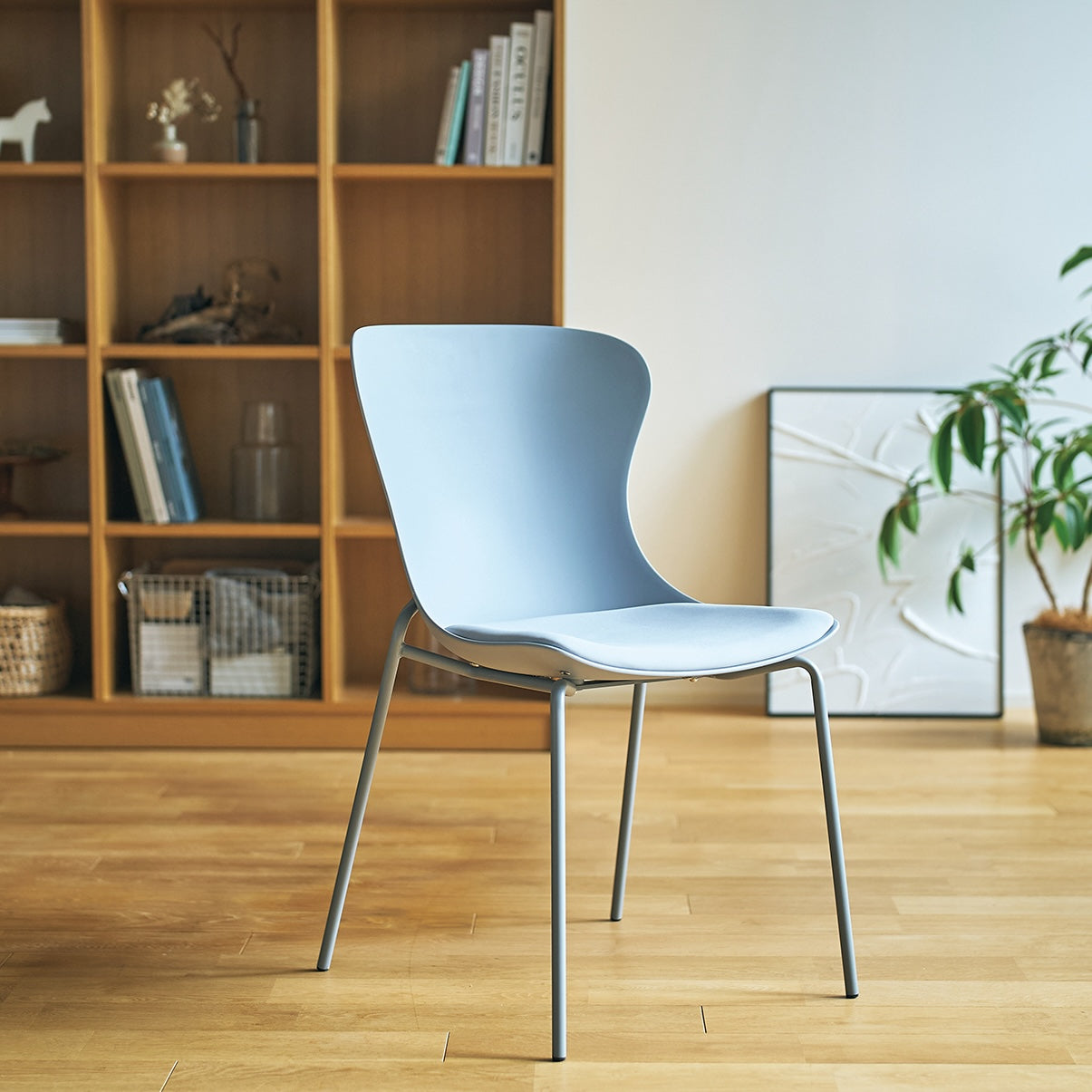 グレーのダイニングチェア