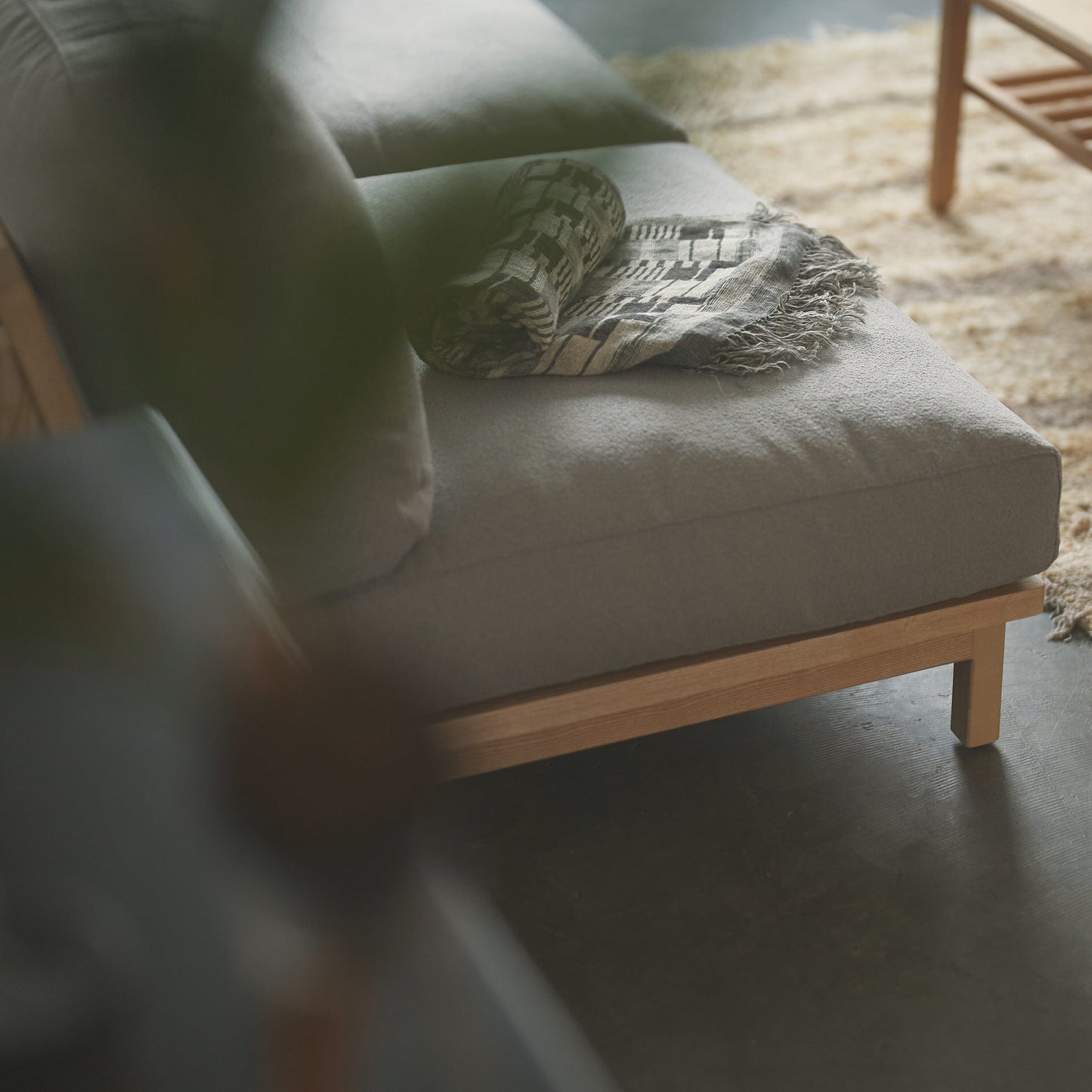 トーン2人掛けソファ