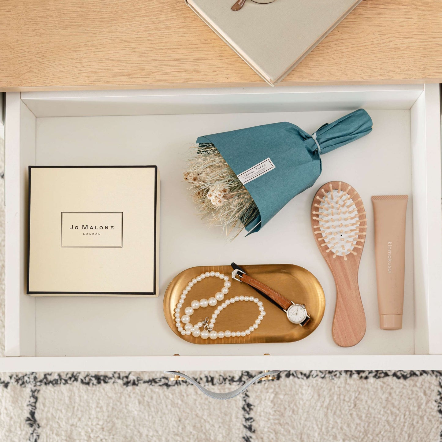 レザー調取っ手付きサイドチェスト