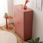 ピンクのスチール製のシンプルなキャビネット収納が置いてある部屋