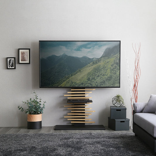パネルデザインのテレビスタンドがリビングに置かれている様子