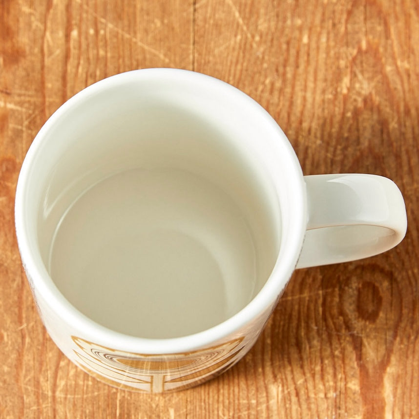 マグカップの内側をアップで写している様子