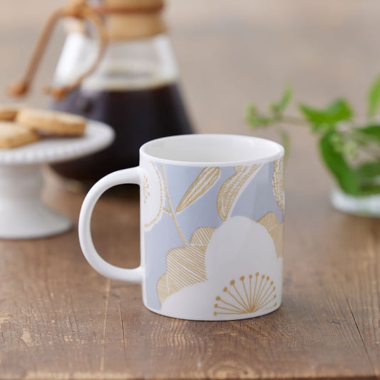 お花がデザインされたマグカップ